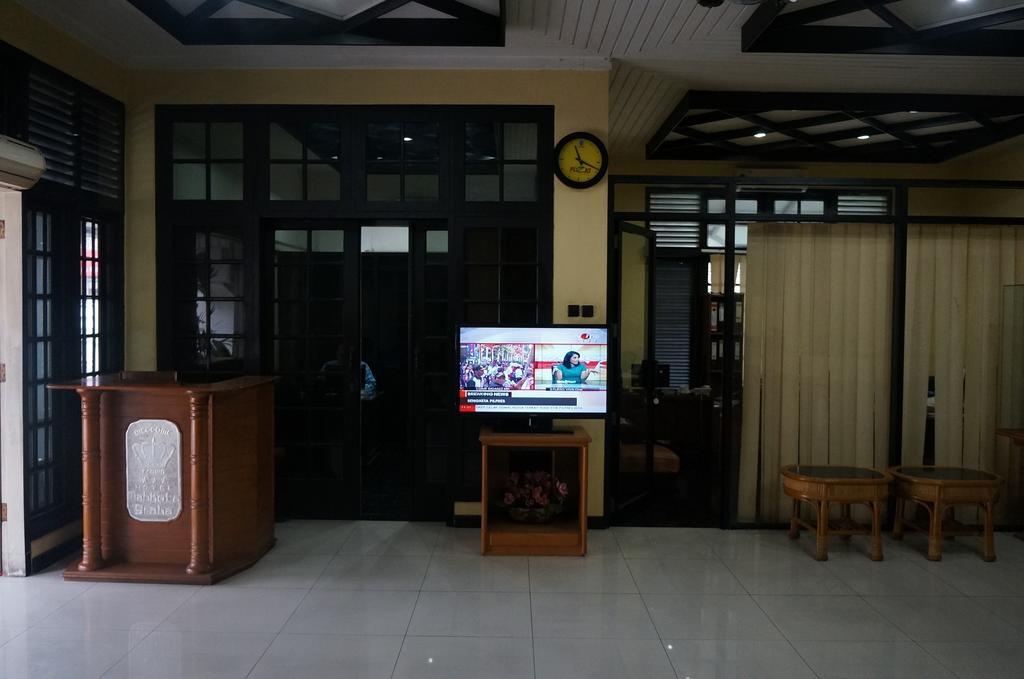 Urbanview Hotel Crown Tasikmalaya By Reddoorz Exterior foto