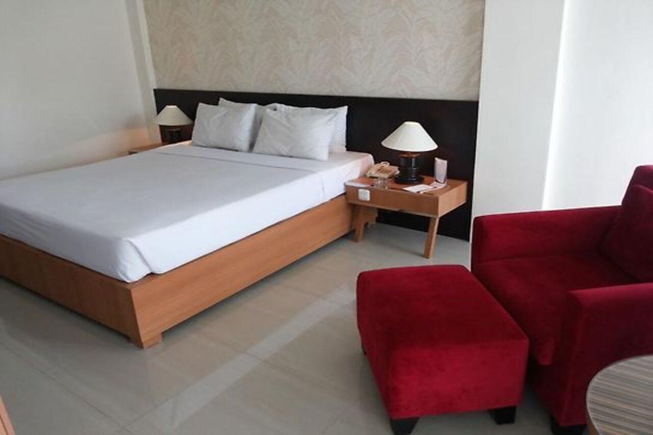Urbanview Hotel Crown Tasikmalaya By Reddoorz Exterior foto